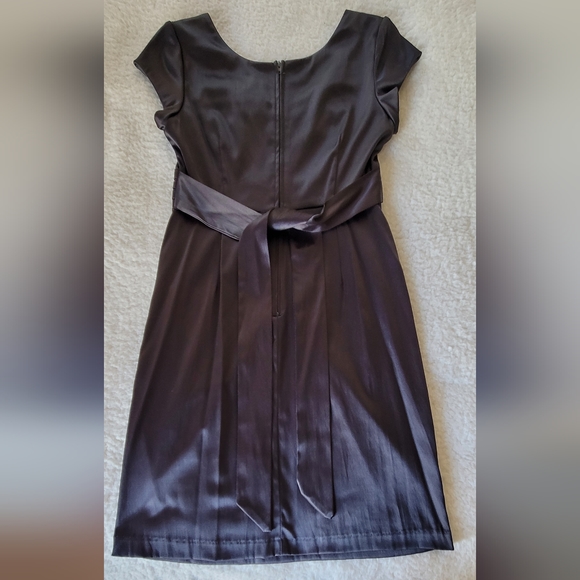 Jody of California S/S Silky Dark Gray Dress with Waist Tie - Picture 9 of 10